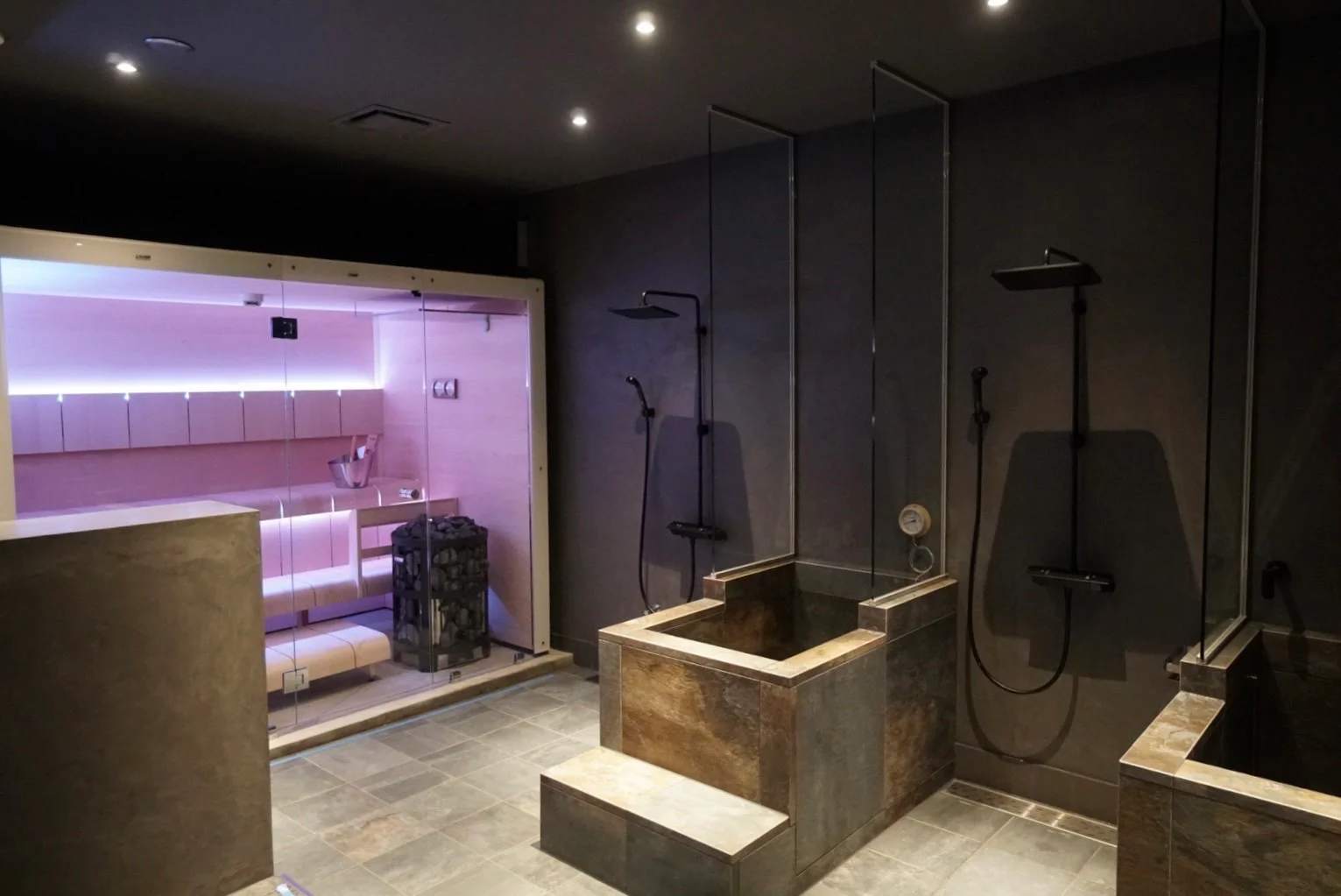 sauna KURO イオン新利府店