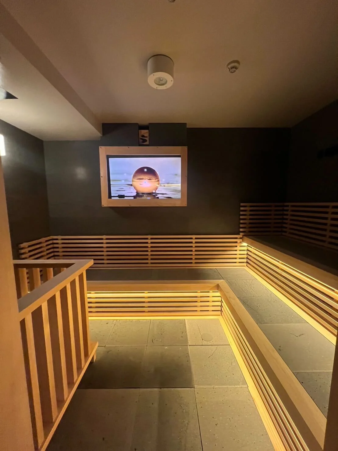 LOCA THE CLASS.NAGOYA(ロカ ザ クラス)