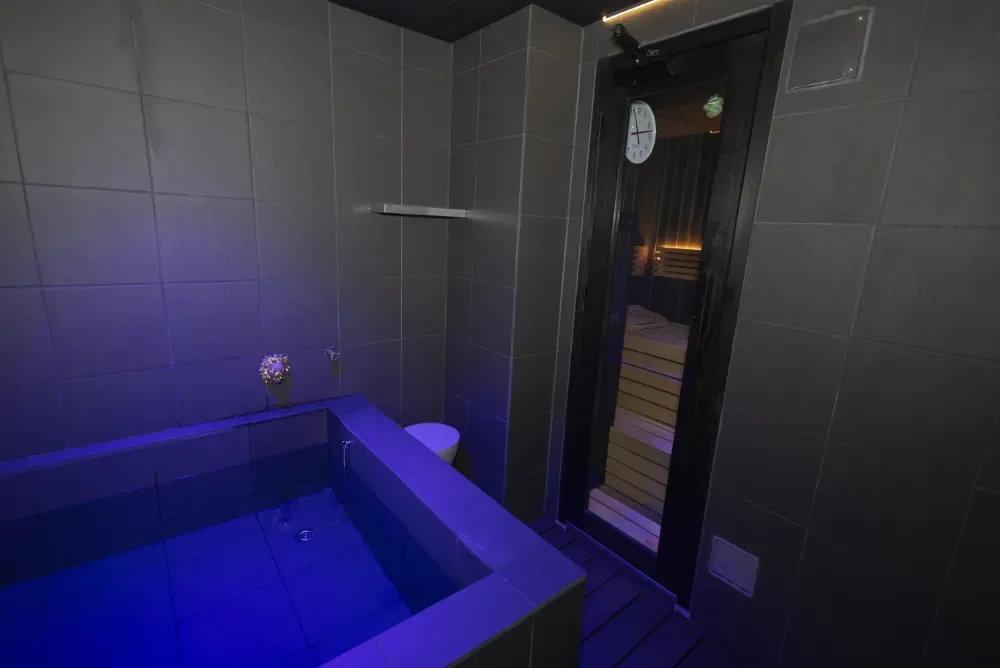 TENET SAUNA